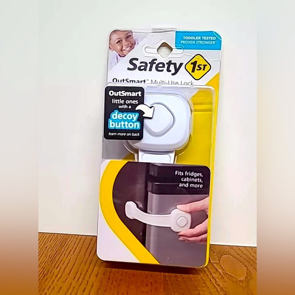 Safety 1st OutSmart Multi-Use Lock, HS270 White, Baby Proofing Latch Strap